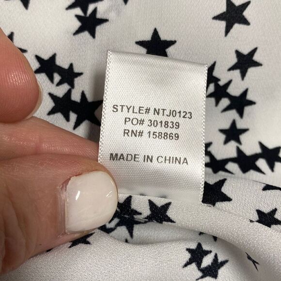 Promesa White & Black Star Button Down Long Sleeve Top Size Large - Picture 8 of 8